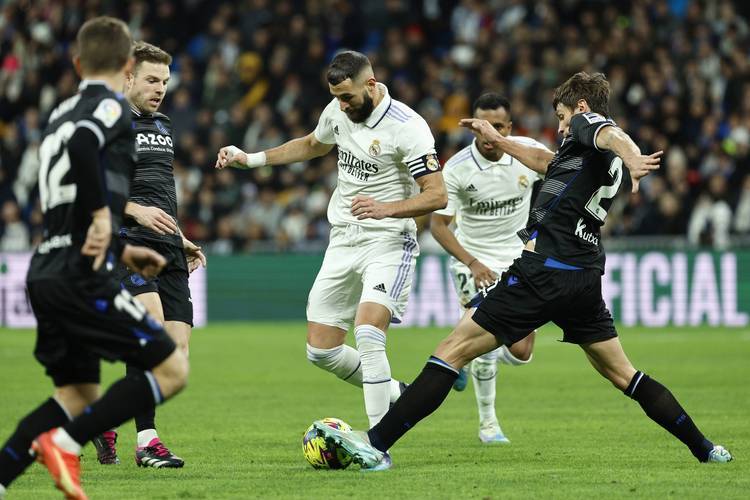 西甲深夜大战！马竞冲冠失利转守欧冠，皇家社会绝境求生要逆袭