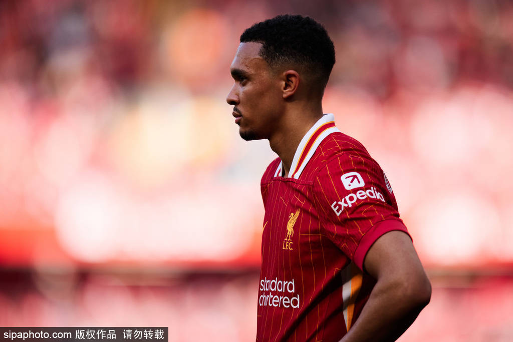 泪别安菲尔德！阿诺德皇马前夜，利物浦用冠军游行上演“完美告别”！