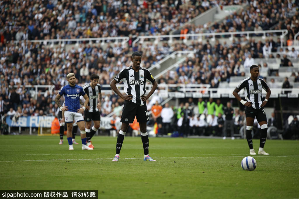 纽卡斯尔锋霸伊萨克的未来悬而未决，霍维心有不甘